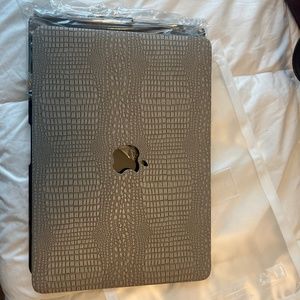 Crocodile laptop cover
